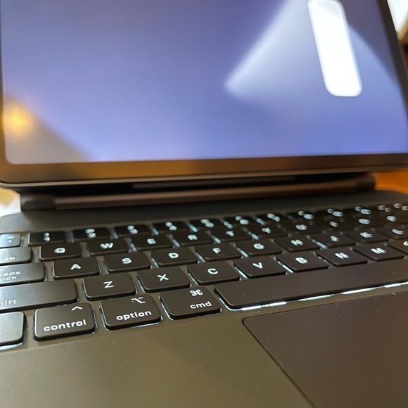 Apple iPad Air (5th Generation) (with Magic Keyboard ⌨️ and Magic Pencil ✏️ ) - Picture 3 of 9